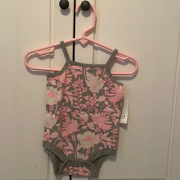 BabyGap. 0 to 3 months summer outfit. - Picture 3 of 4